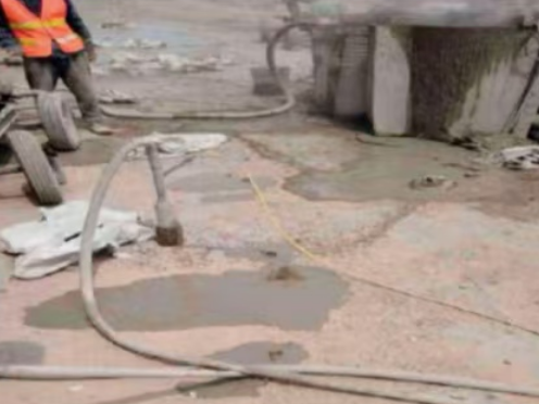 三沙水泥混凝土路面板底注浆技术 路面脱空注浆整治方案