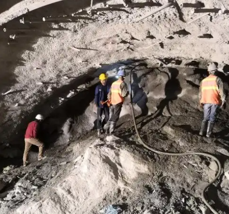 三沙拱顶带模注浆料的施工流程及注意事项